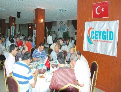 Ceyhan`daki İftarda Şehitler İçin Dua Edildi