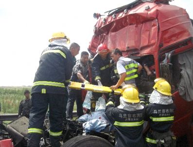 Çin’de 31 Kamyon Bir Birine Girdi: 6 Ölü