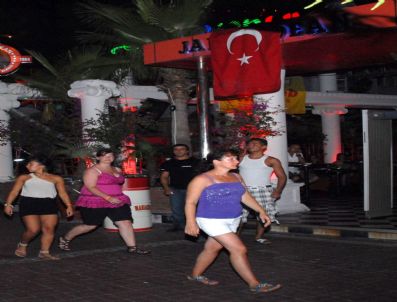 ROBIN HOOD - Diskolarda Terör Protestosu