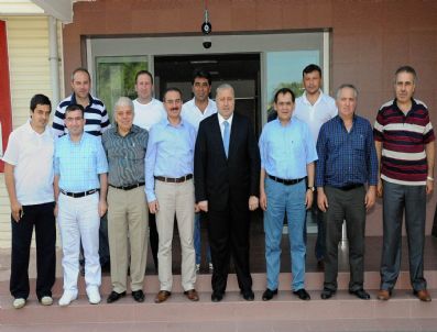 HÜSEYIN DÜNDAR - Eski Bakan Demir`den Samsunspor`a Ziyaret