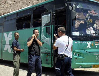 Otobüslere silahlarla saldırdılar