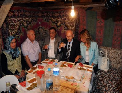 Kılıçdaroğlu İftarda Bir Gecekonduya Misafir Oldu