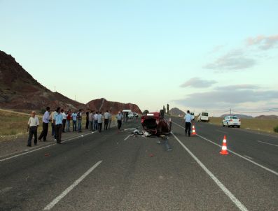 Lastiği Patlayan Otomobil Takla Attı: 2 Ölü, 1 Yaralı