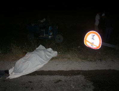 Minibüs Üç Tekerlekliye Çarptı: 2 Ölü