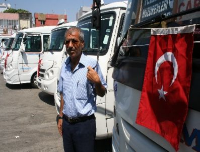 Minibüsçülerden Teröre Bayraklı ve Siyah Kurdeleli Tepki