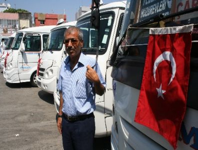 Minibüsçülerden Teröre Bayraklı ve Siyah Kurdeleli Tepki