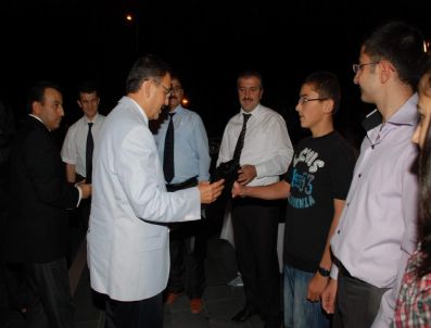 Özhaseki`den Ödül Jesti