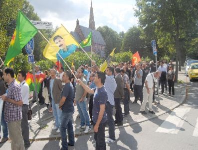 Pkk Sempatizanları Gösteri Düzenledi