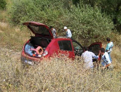Şarampole Düşen Otomobildeki 4 Kişi Yaralandı