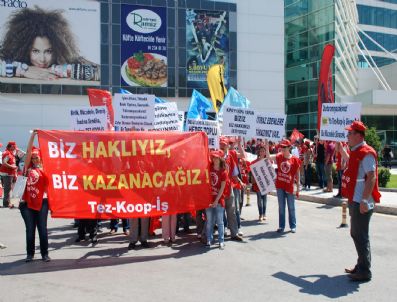 Sendika Üyelerinden Avm Önünde Eylem