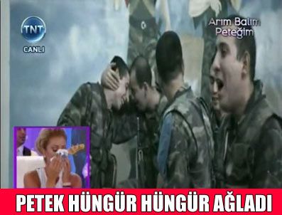 PETEK DİNÇÖZ - Ünlü sanatçı o görüntüleri izleyince göz yaşlarına boğuldu