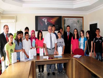 Van Valisi Karaloğlu, Başarılı Öğrencileri Ödüllendirdi