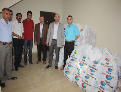 Yüksekova`da 500 Aileye Gıda Yardımı