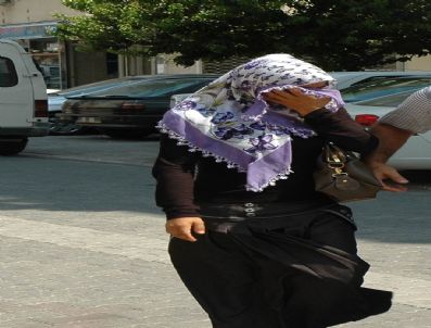 Zorla Evlendirilmek İstenen Genç Kız Polise Sığındı