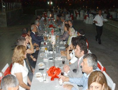 Adana`da Şehit Aileleri ve Gaziler Onura İftar Yemeği Verildi
