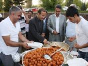 Ak Parti Milletvekillerinden Ahlat`ta İftar Yemeği