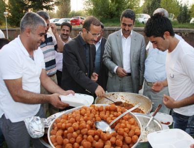 VEDAT DEMİRÖZ - Ak Parti Milletvekillerinden Ahlat`ta İftar Yemeği