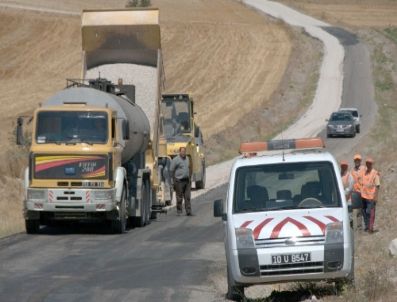 SERKAN ŞEKER - Balıkesir`de Köy Yolları Ramazanda Da Asfaltlanıyor