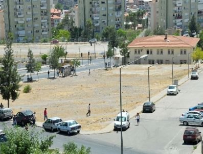 Bornova Evka-4 Pazaryeri’nde İlk Kazma Vuruluyor