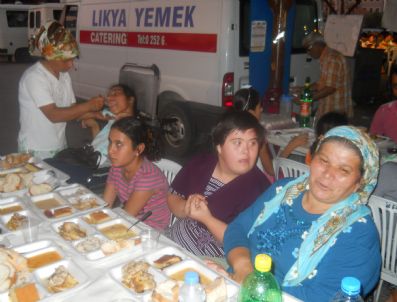 Fethiye Belediyesi’nden Engellilere ve Yakınlarına İftar Yemeği
