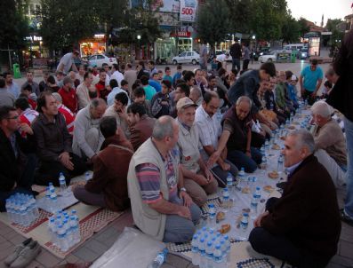 Hurma ve Su İle İftar