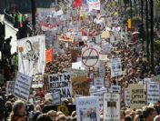 İspanya Papa'yı protesto ediyor