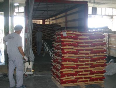 Kombassan`dan Afrika`ya 2 Tır Dolusu Gıda Yardımı