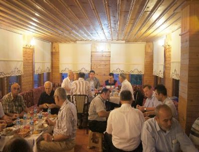 Kozcağız Belediyesi Tarafından Muhtarlara ve Meclis Üyelerine İftar