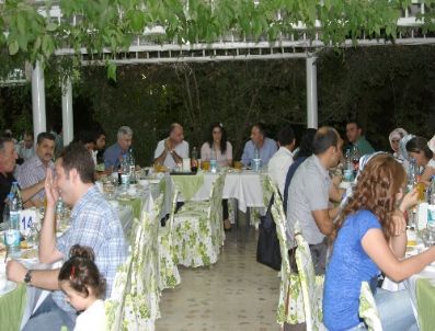 Mezunlar Derneği, Öğretmen ve Üyelerini İftarda Buluşturdu