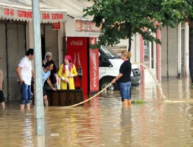 Ordu'da sağanak yağış hayatı felç etti