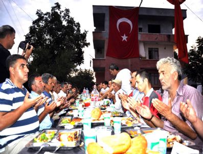 İBRAHIM ÖZEFE - Şehit Bayram Göde’nin Evinde İftar Yemeği