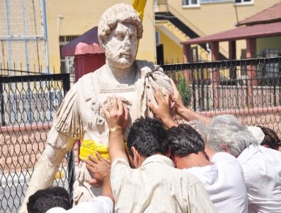 Tlos’taki Kazılarda Çıkarılan İmparator Heykelleri Fethiye Müzesi`nde