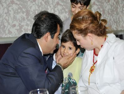 SUPHI ÖNER - Vali Güzeloğlu`ndan Engellilere İftar