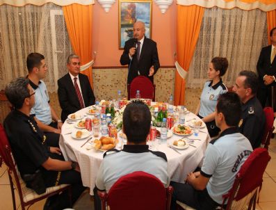 Vali Yüksel Ankara Polisi İle İftarda Buluştu