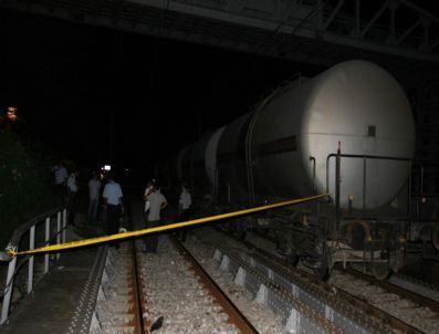 Yaşlı Adam Yük Trenin Altında Kaldı