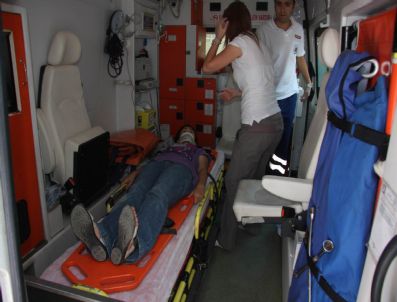 Yolda Yürüyen Ailenin Üzerine Hafriyat Duvarı Düştü