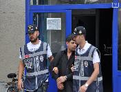 13 Aylık Bebekleriyle Hırsızlık Yaptılar