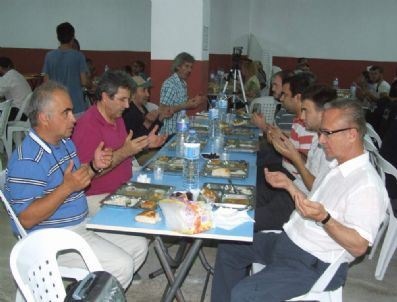 Bandırma İftar Sofrası'nda 1000 Kişiye İftar Yemeği Verildi