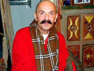 Cemil İpekçi ile fotoğraf çektirmek yan yana 5, kol atmalı 10 TL