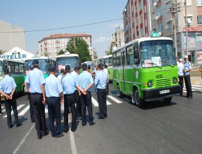 Çorlu'da Minibüsçüler Yol Kapattı
