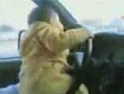 Direksiyona bebeği oturttu