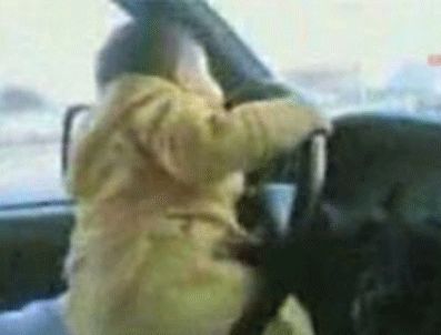 Direksiyona bebeği oturttu