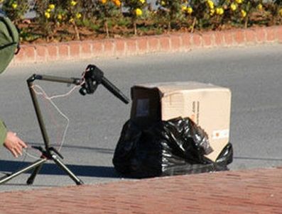 El bombalı paket panik yarattı