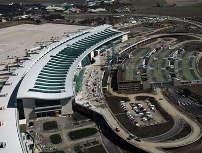 Esenboğa Havalimanı'nın çatısı çöktü