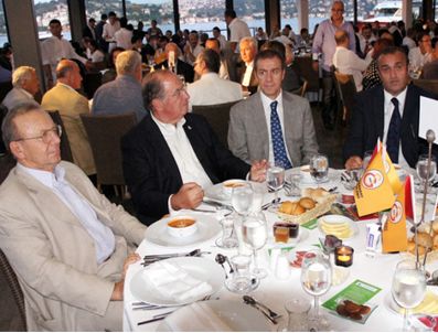 Galatasaraylılar iftar yemeğinde buluştu