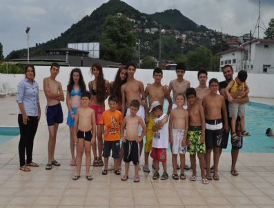 Geleceğin Yüzücüleri Başarı Belgelerini Aldı