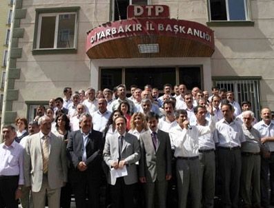 Kapatılan Dtp'nin 98 belediye başkanına dava