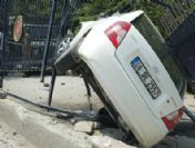 Otomobil, kara harp okulunun bahçesine uçtu 