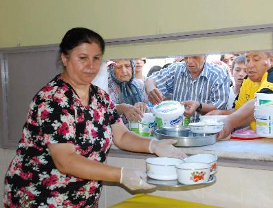 Pehlivanoğlu‘dan Baba Ocağında 3 Bin Kişiye Yemek