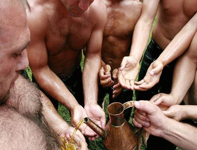 Zeytinyağı gözlerini yaktı, pehlivanlar rakiplerini şaşırdı